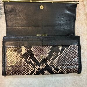 Henri  Bendel  wallet